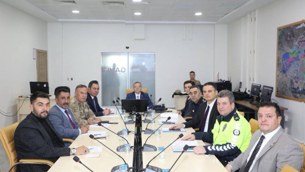 Kars'ta karayolları trafik levhalarının sadeleştirilmesi için toplantı düzenlendi