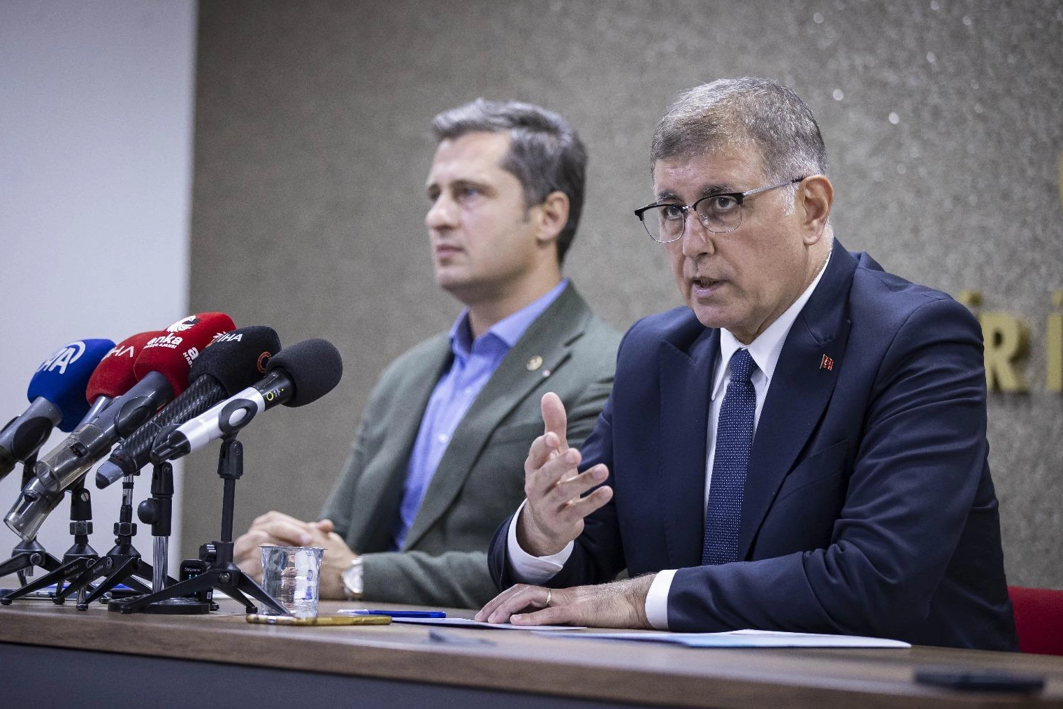 İzmir'de Soruşturmaya Siyasi Tepki