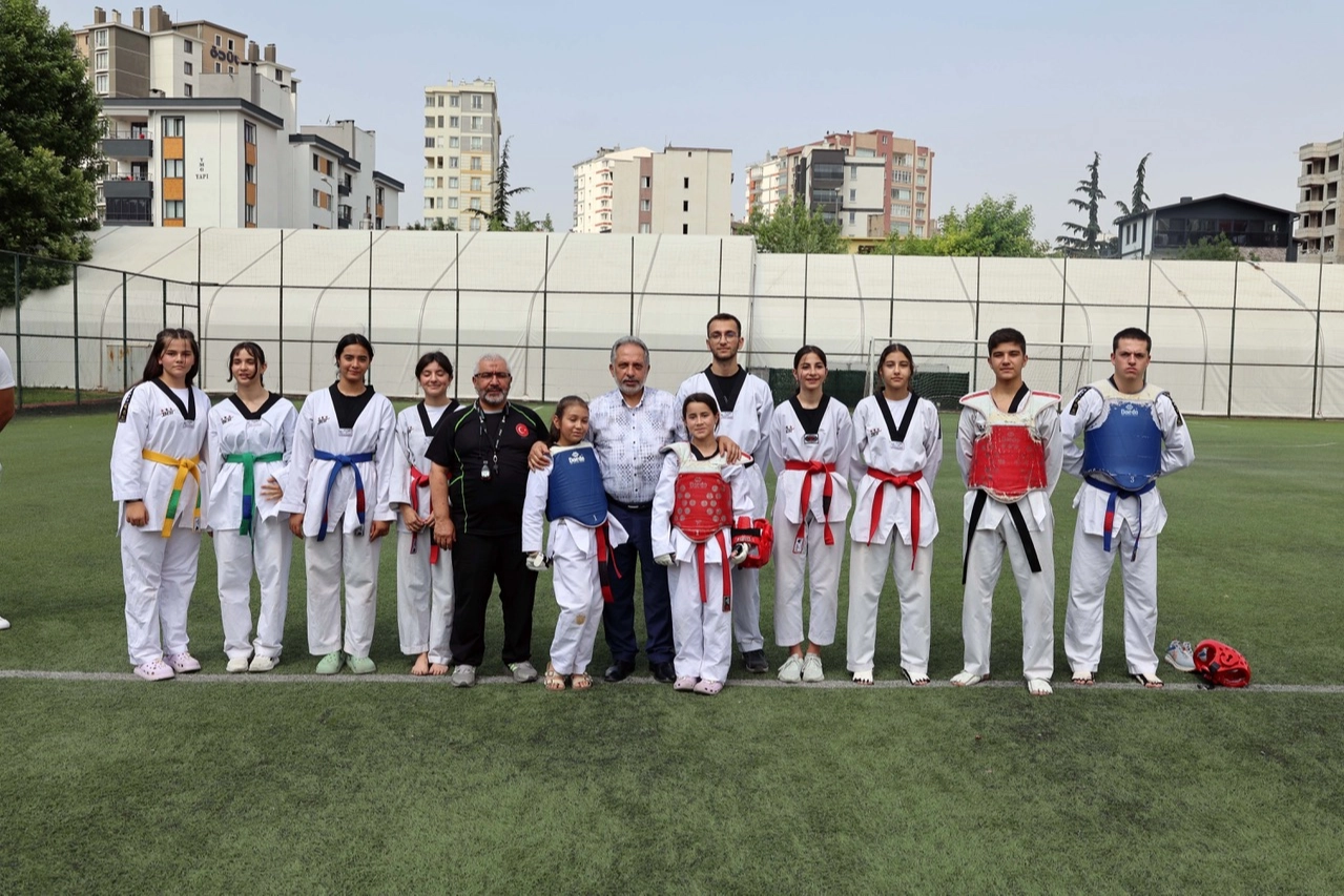 Çocuklar İçin Yaz Spor Okulu Törenle Sona Erdi