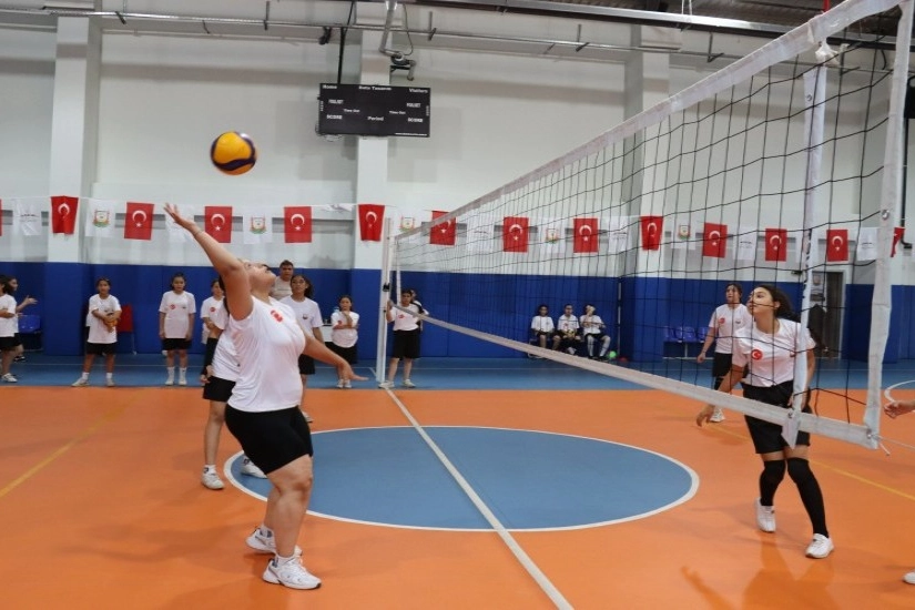 Şanlıurfa'da Kız Çocukları Voleybola İlgi Gösteriyor