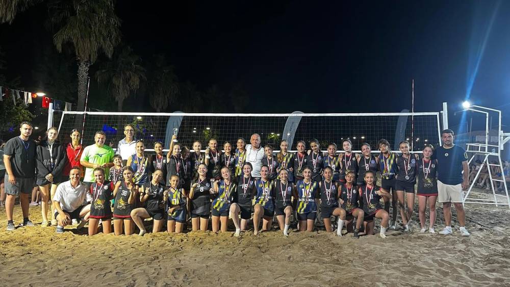 Kocaeli'de Plajda Voleybol Coşkusu