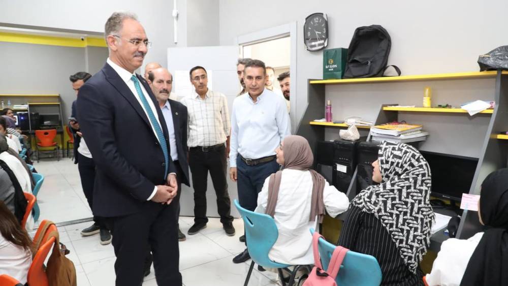 Eyyübiye'de Gençler Yaz Tatilinde Hem Eğleniyor Hem Öğreniyor