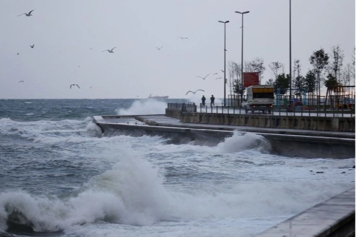 Meteoroloji Uyardı: Yurt Genelinde Şiddetli Yağış ve Fırtına Bekleniyor