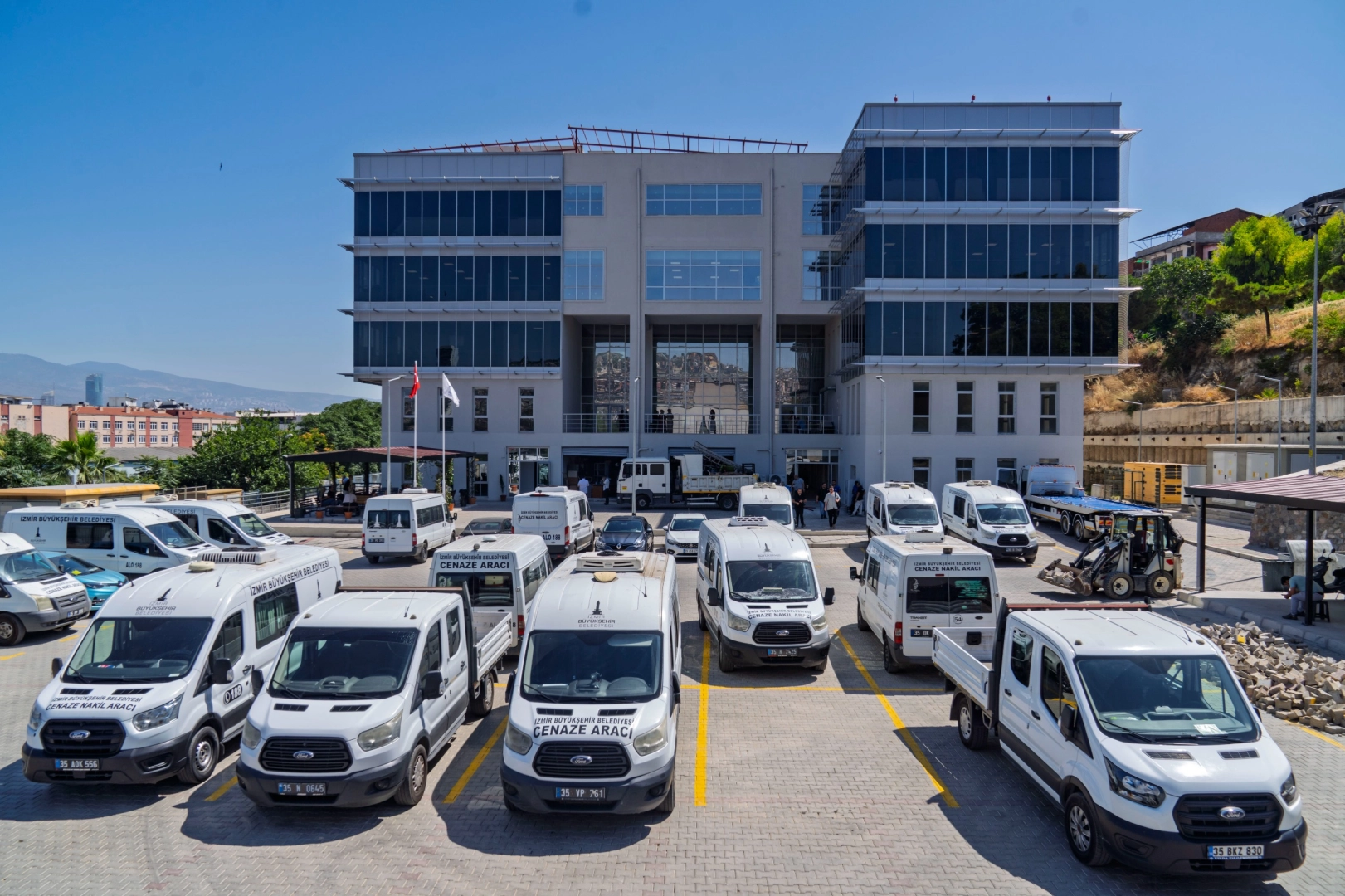 İzmir'e Modern Hizmet Binası Açıldı
