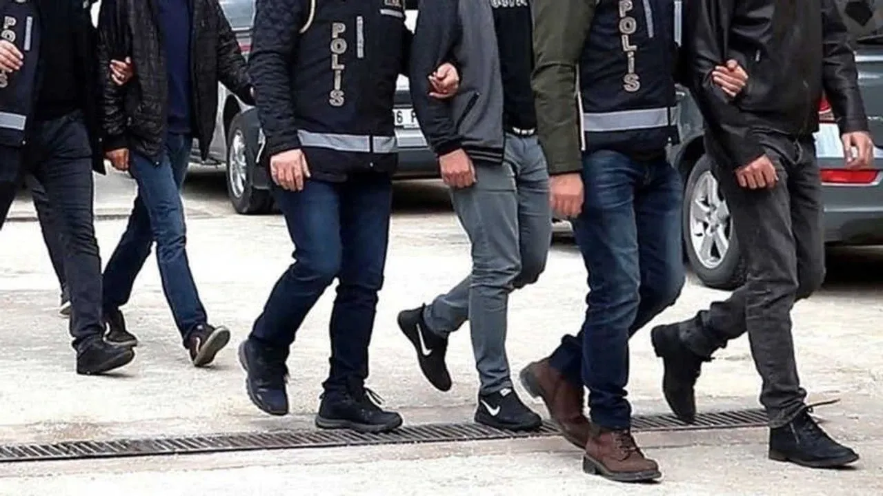 İstanbul merkezli 5 ilde suç örgütlerine darbe: Kırmızı bültenli iki isimle birlikte 19 gözaltı