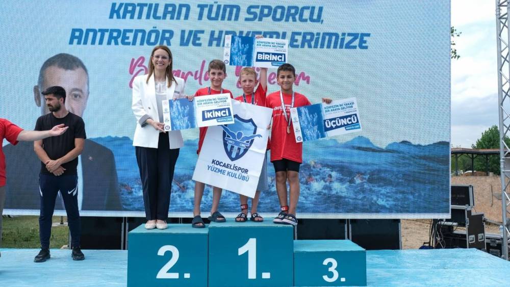 Kocaeli'de Açık Su Yarışlarında Coşku