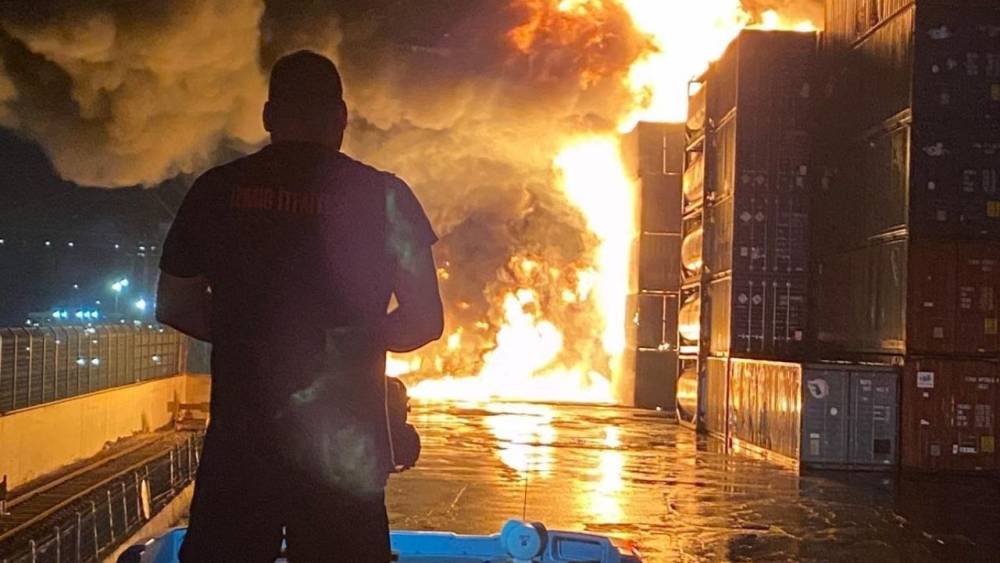 Aliağa'da Gece Yangını Söndürüldü