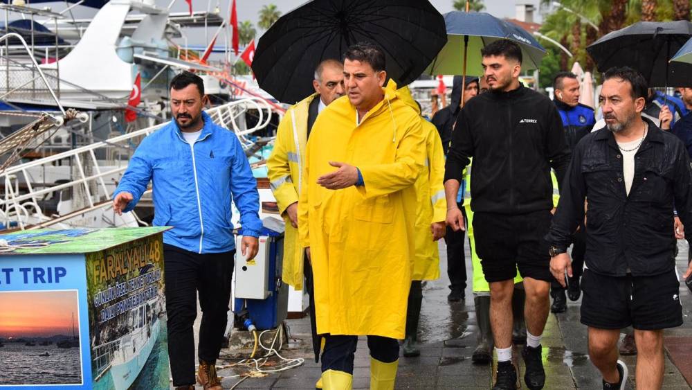 Fethiye'de yağış rekoru belediye sahada, ekipler seferber