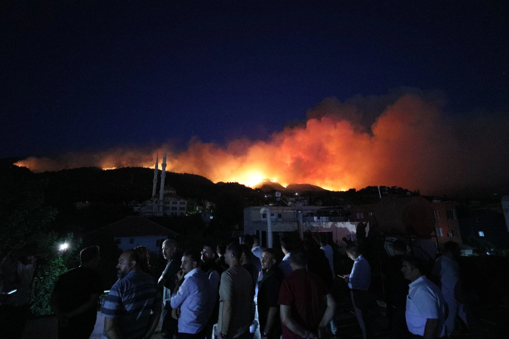 Hatay'da Orman Yangını: 920 Ev Boşaltıldı