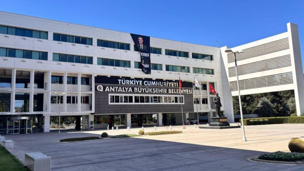 Antalya Büyükşehir Belediyesi’nde rüşvet soruşturması: 8 gözaltı