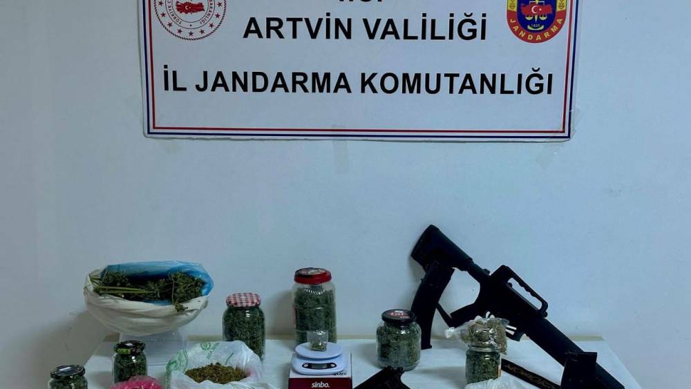 Artvin'de uyuşturucu operasyonunda yakalanan 1 zanlı tutuklandı
