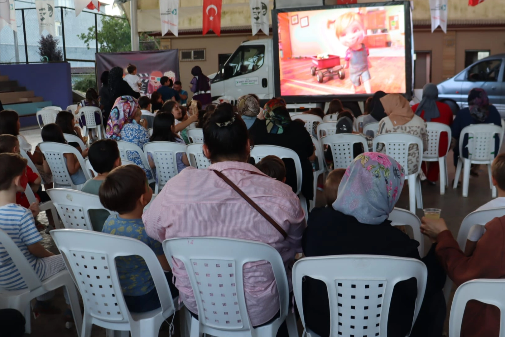 İzmit'te Çocuklara Sinema Keyfi Başladı