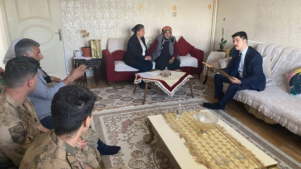 Kars'ta Şehit Ailesine Anlamlı Ziyaret
