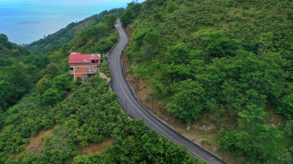 Boztepe Yolu Asfalt Çalışmasıyla Yenileniyor