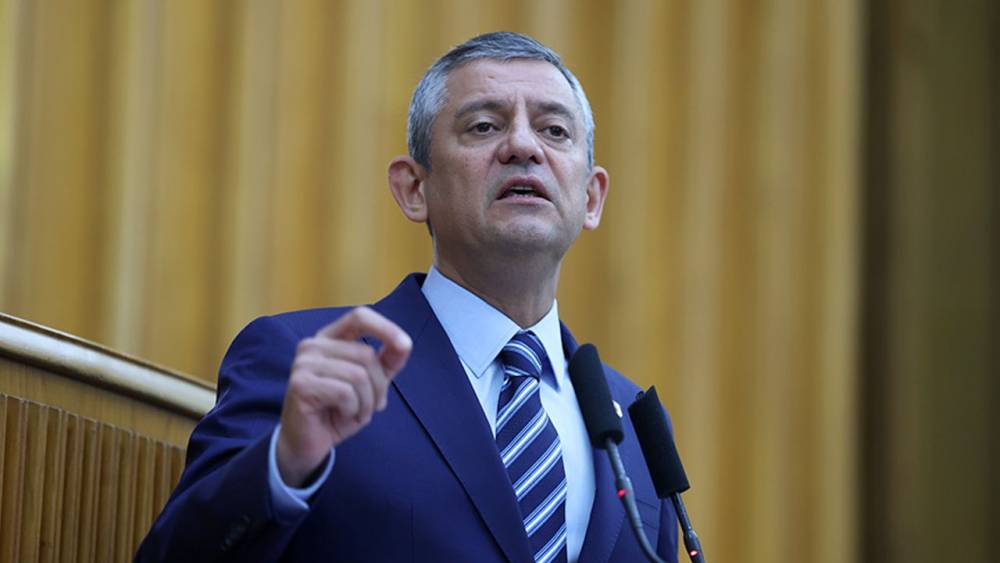 Özel'den Belediye Eleştirisi