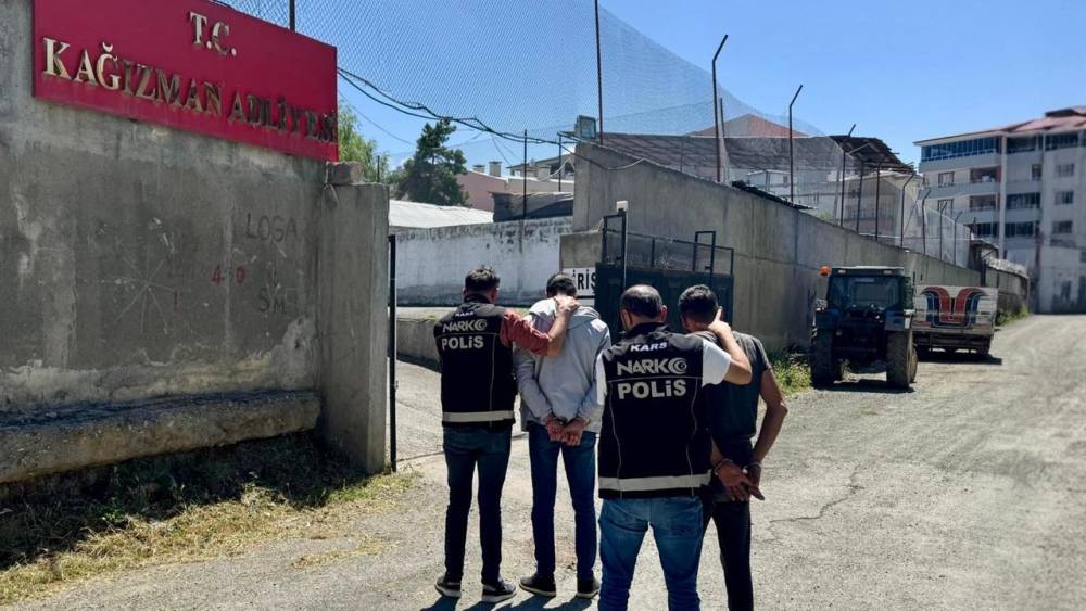 Kars'ta Uyuşturucu Operasyonu: İki Gözaltı