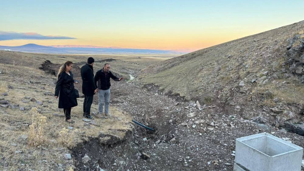 Kaymakam Tutal, İncesu Köyü'nde devam eden içme suyu hattı çalışmalarını inceledi