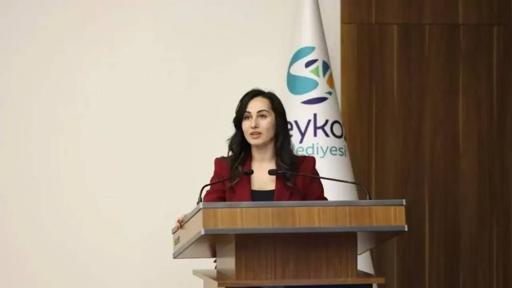 Gürzel, Siyasi Baskılar Altında İstifa Ediyor