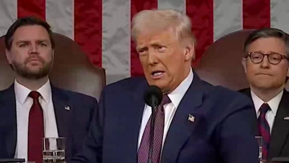 Trump, BBC yöneticilerinin istifasını konuşmasını değiştirmelerine bağladı: 'Kovuldular'