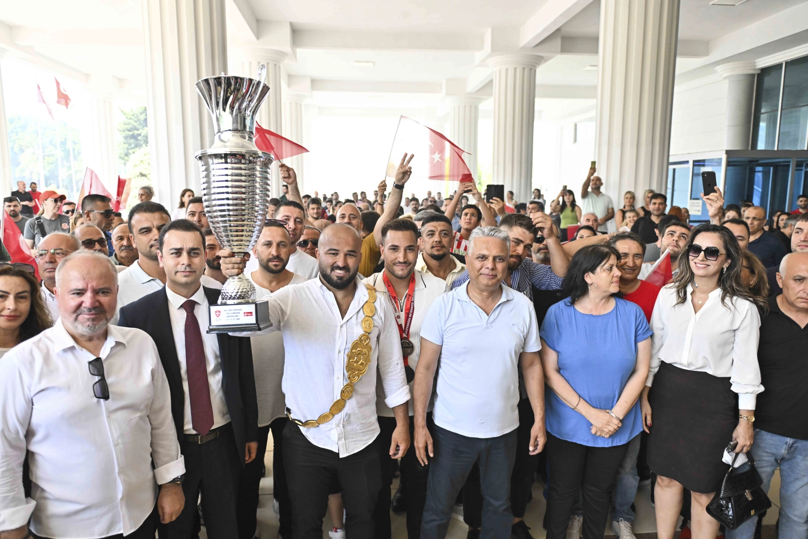 Altın Kemer Coşkusu: Antalya'da Büyük Karşılama