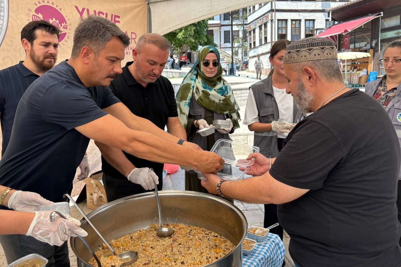 Sakarya'da Muharrem Ayı Coşkusu ve Aşure İkramı
