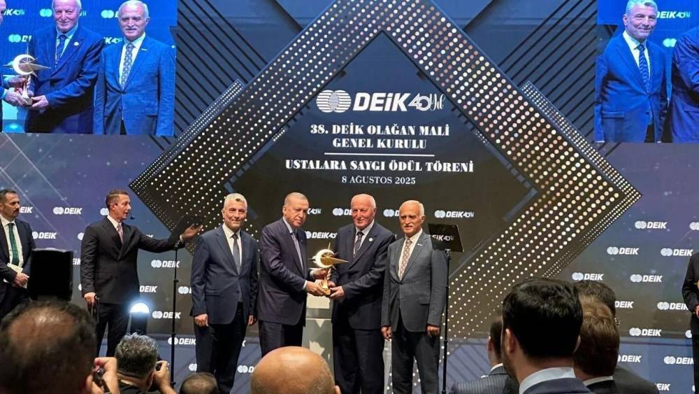 Mete, Ödülünü Cumhurbaşkanından Aldı