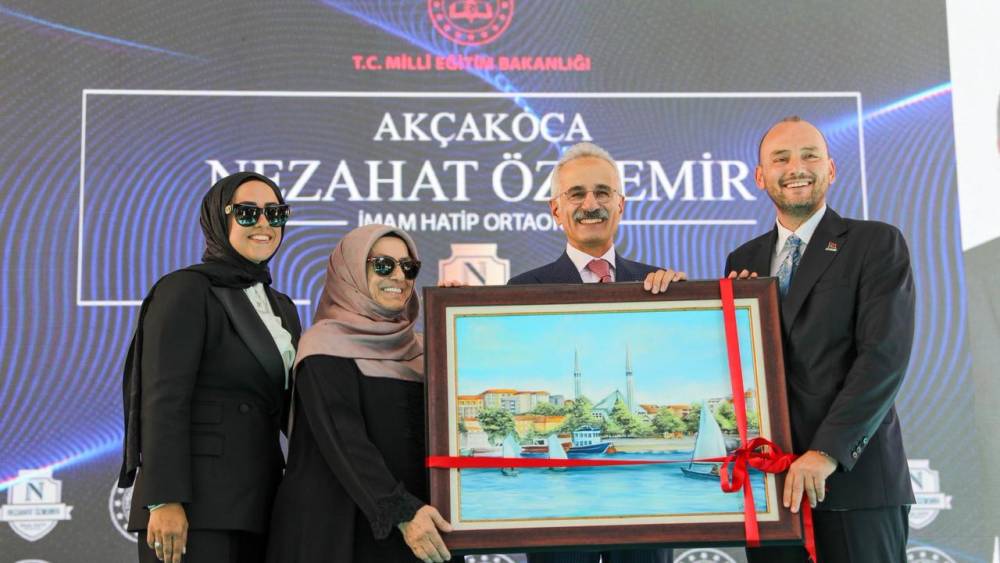  Eğitime Önemli Katkı: Bir Hayırseverin Annesine Saygısı 