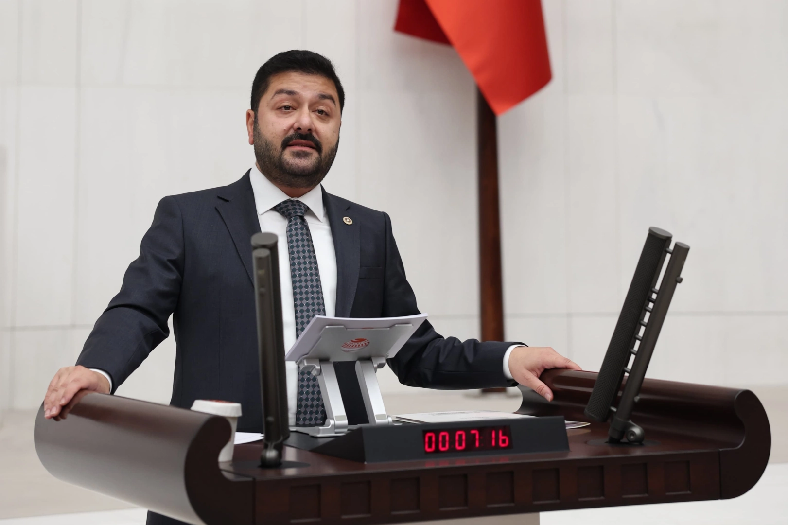 Demokrasiye Müdahale Eleştirisi