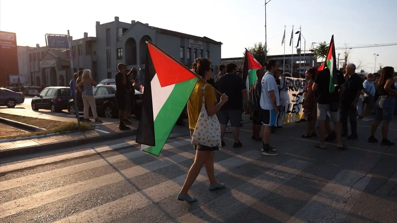 Yunanistan'da İsrail Gemisi Protestosu