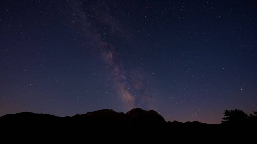 Isparta'da Gökyüzü Şöleni: Perseid Meteor Yağmuru İzleyenleri Büyüledi