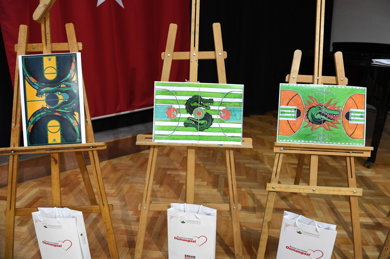  BURSALILAR OYLADI, SAHALAR RENKLENDİ: SANAT VE SPOR BİR ARADA