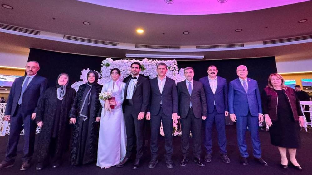 AK Parti Antalya kadroları Manavgat’ta düğünde buluştu