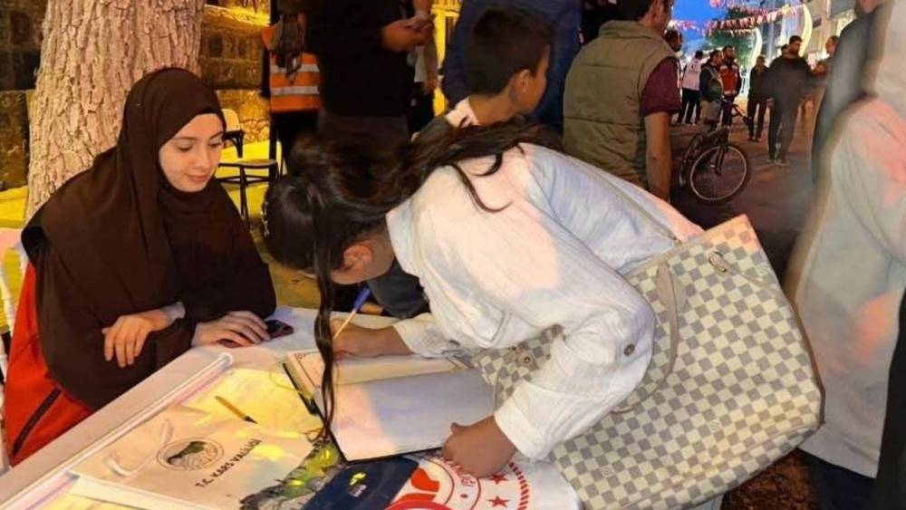 Kars'ta Anı Defterine Yoğun İlgi