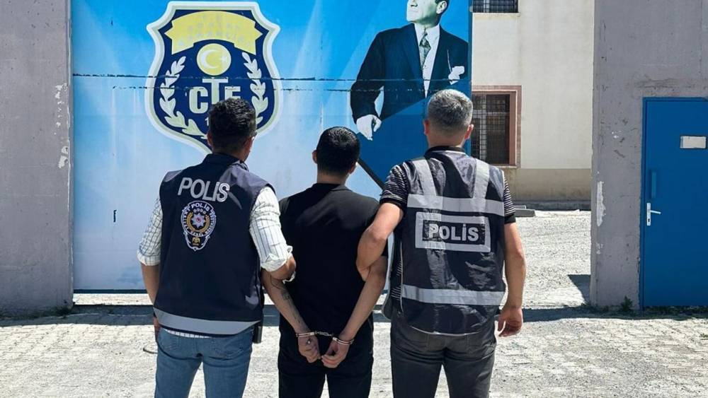 Kars'ta Sahte Kimlikli Firari Yakalandı