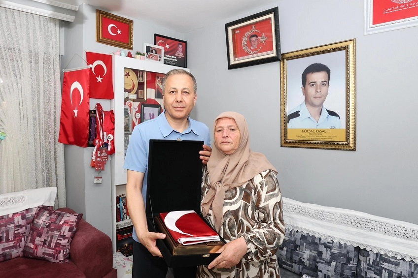 Bakan Yerlikaya'dan Şehit Ailesine Anlamlı Ziyaret