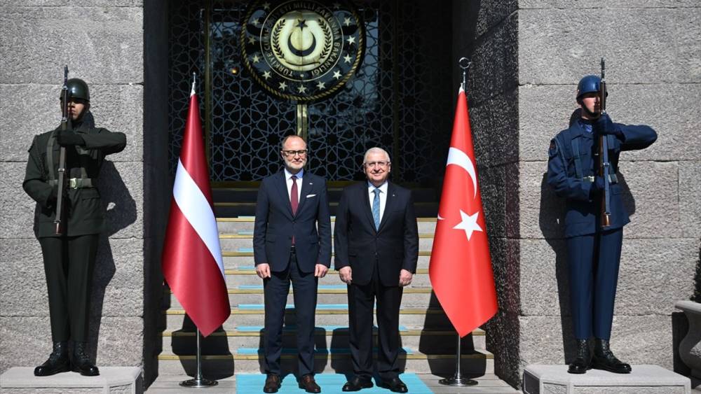 Türkiye ve Letonya Savunma Bakanları Ankara'da Buluştu