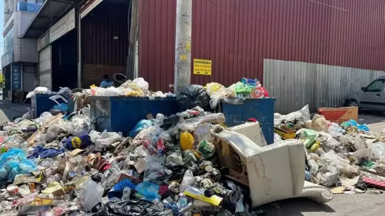 Buca'da Çöp Krizi: Halk Tepkili