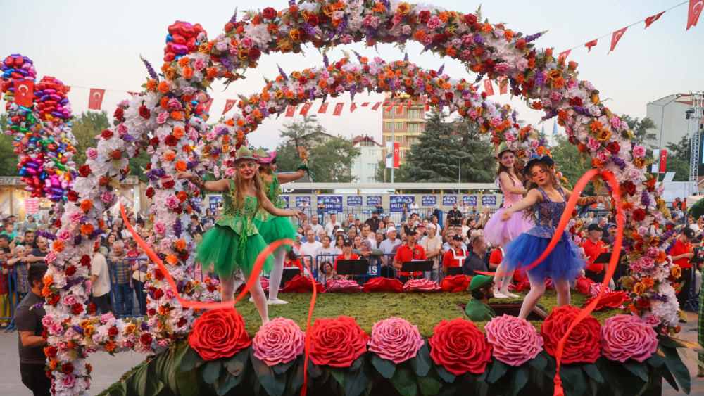 Eşme Festivali'nde Sanat ve Coşku Buluştu