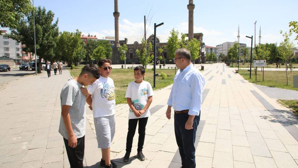 Kars Valisi Polat'tan Esnaf Ziyareti
