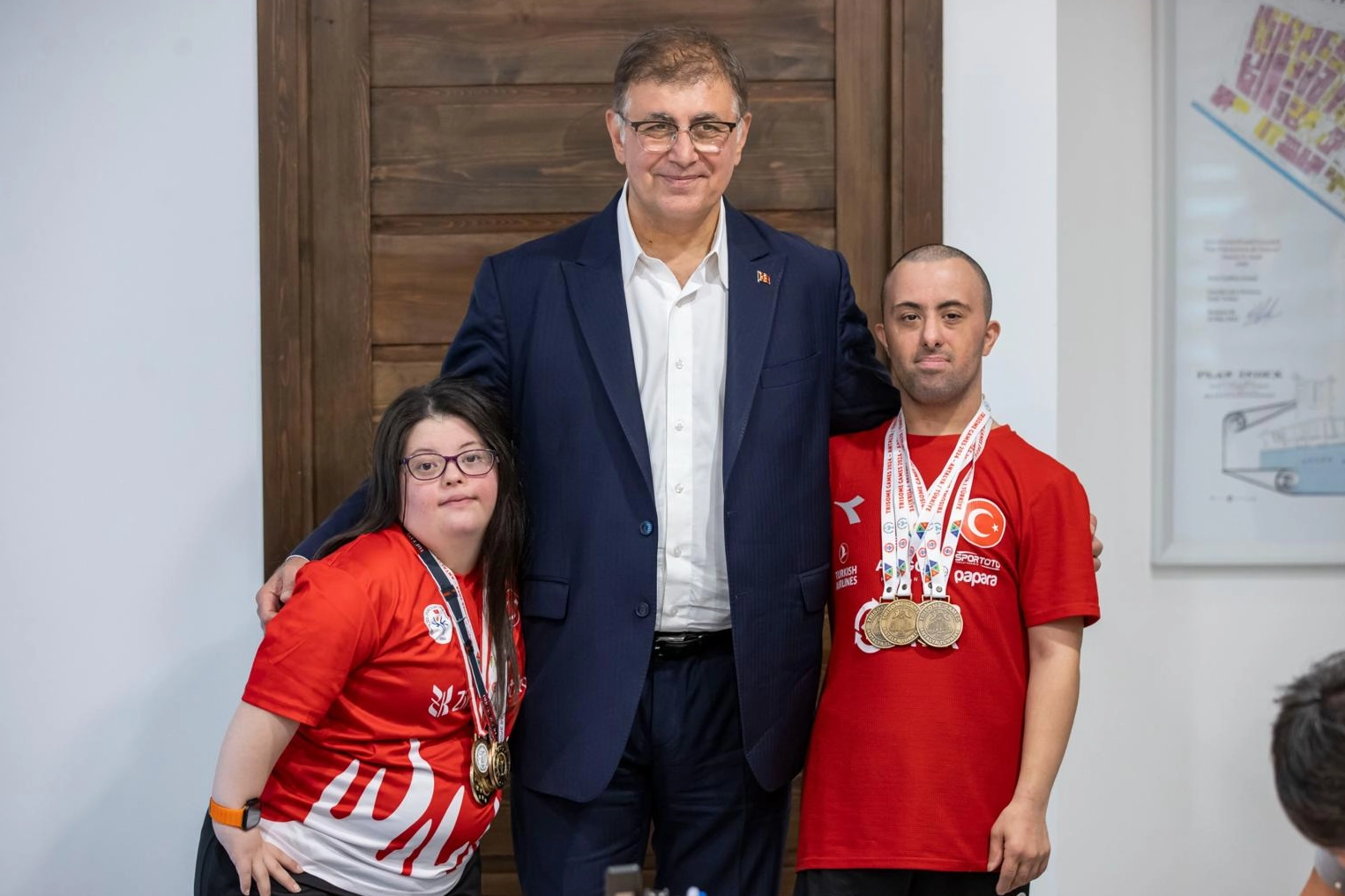  İzmirli Sporculara Başkan Tugay'dan Kutlama 