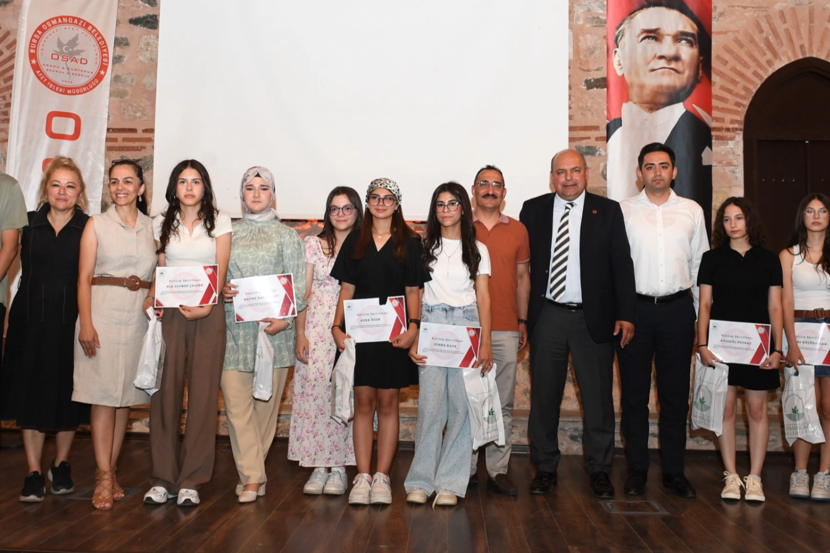 Öğrencilere Deprem Eğitimine Sertifika