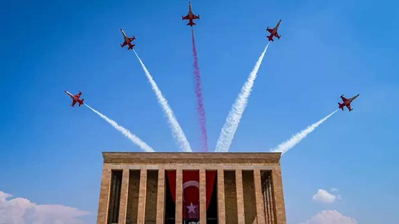 SOLOTÜRK Ankara semalarında: 29 Ekim Kutlamaları öncesi prova uçuşları başladı