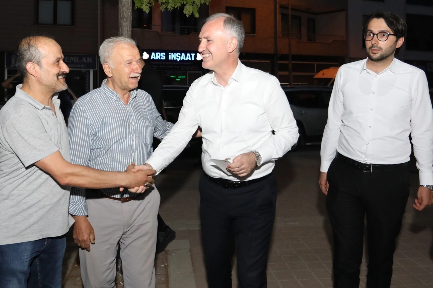 Belediye Başkanı Vatandaşlarla Buluşuyor: İnegöl'de Mahalle Toplantıları