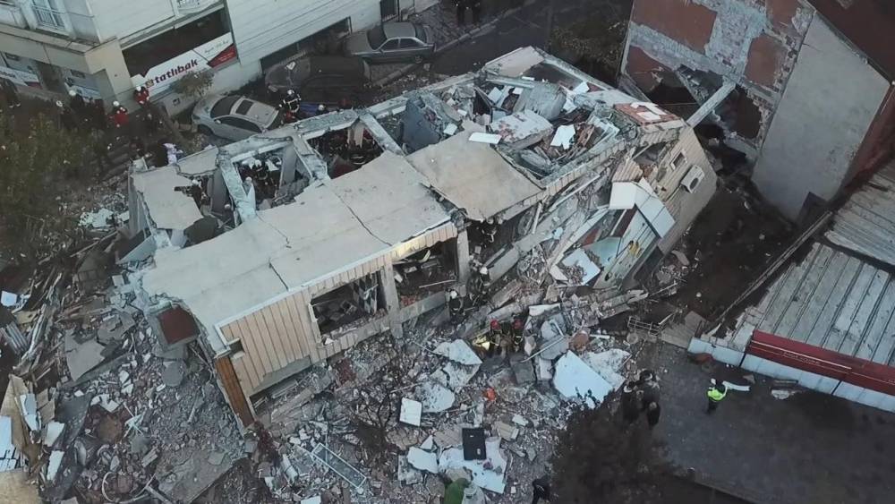 Gebze’de çöken bina enkazdan bir çocuğun cansız bedeni çıkarıldı