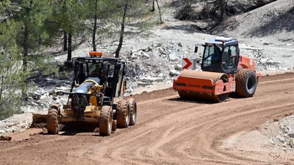 Mersin'de 26 km yol 8 günde yenilendi