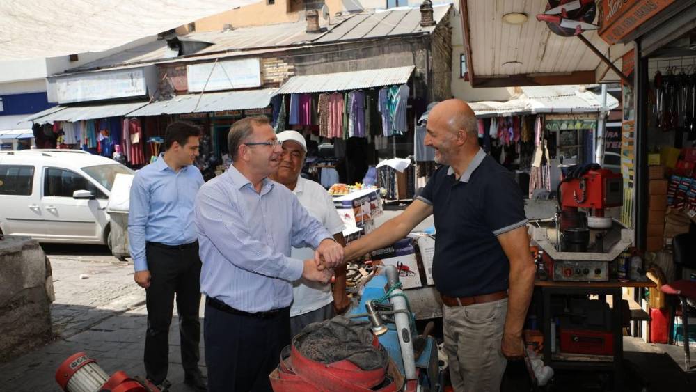 Vali Polat Esnafla Buluştu: Samimi Ziyaret Kars'ta Gerçekleşti