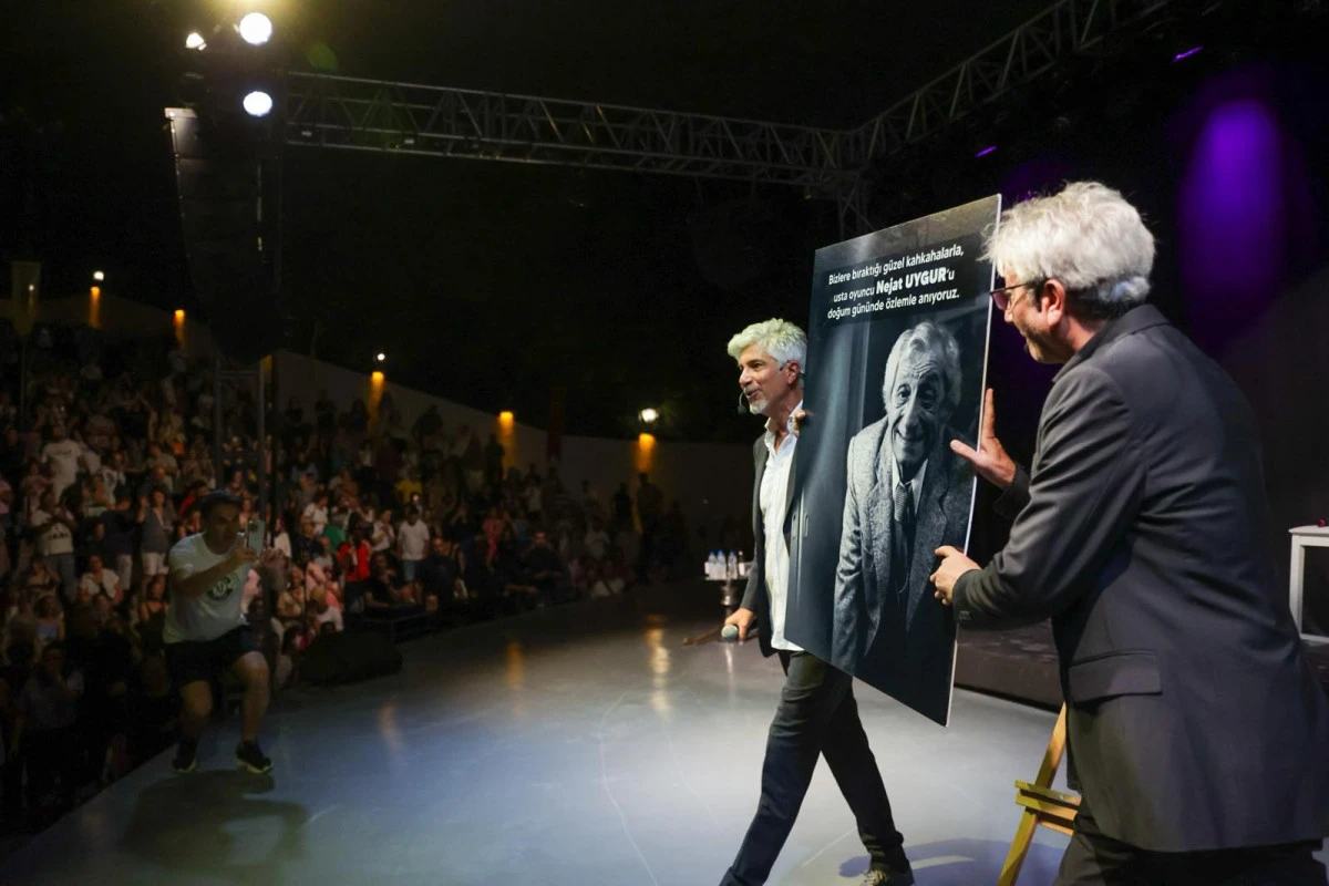 Buca Zeki & Metin Amfi Tiyatro Coşkuyla Açıldı