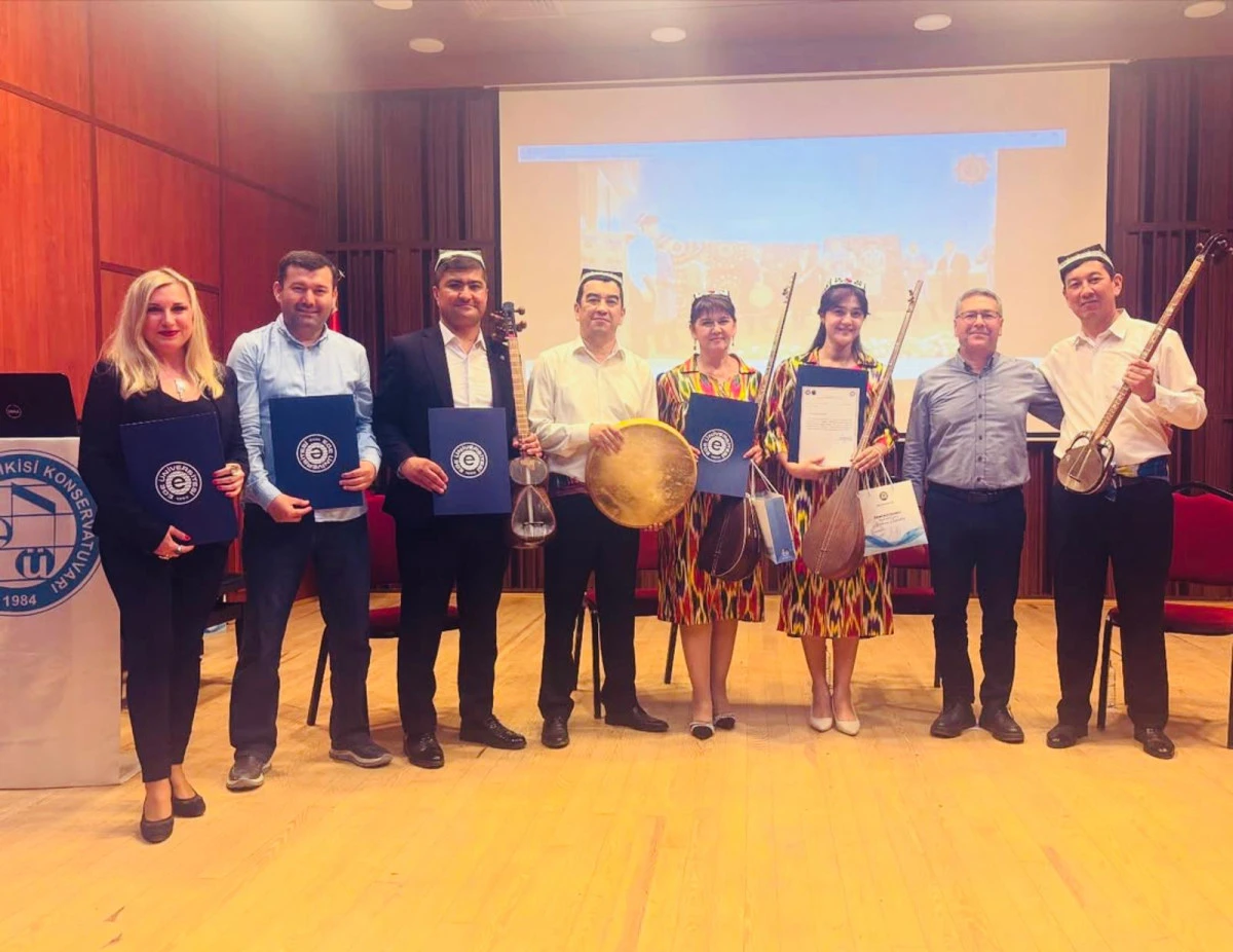 EGE ÜNİVERSİTESİ’NDE ÖZBEK MAKAM MÜZİĞİ RÜZGARI ESTİ